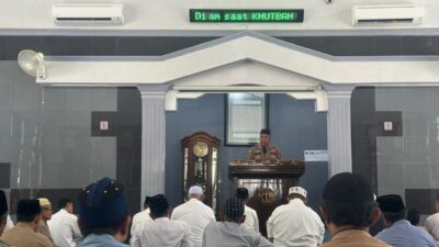 Kapolsek Bekasi Barat Sampaikan Imbauan Cegah tawuran & Judi Online Usai Sholat Jumat di Harapan Baru