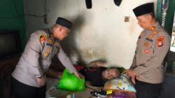 Polsek Bekasi Barat Salurkan Bantuan Sembako ke Warga Sakit dan Lansia di Jakasampurna dalam Rangka Jaga Jakarta On The Spot