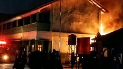 MIN 1 Muara Enim Terbakar Malam Ini, Tim Damkar Masih Berjibaku Padamkan Api