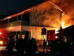 MIN 1 Muara Enim Terbakar Malam Ini, Tim Damkar Masih Berjibaku Padamkan Api