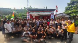 Sambut HUT ke-81 RI, Kapolsek Bekasi Barat dan Warga Kranji Gotong Royong Bersihkan Lingkungan