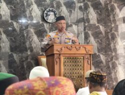 Usai Sholat Jumat di Masjid Baiturrahman, Kapolsek Bekasi Barat Sampaikan Pesan Kamtibmas: Waspada Hoaks, Jauhi Aksi Anarkis dan Tawuran