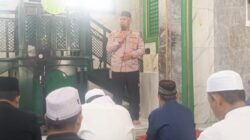 Jaga Jakarta On The Spot: Sebelum Sholat Jumat, Kapolsek Bekasi Barat Sampaikan Pesan Kamtibmas di Jakasampurna