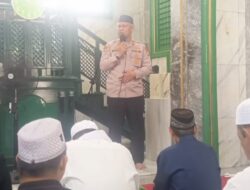 Jaga Jakarta On The Spot: Sebelum Sholat Jumat, Kapolsek Bekasi Barat Sampaikan Pesan Kamtibmas di Jakasampurna
