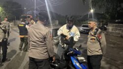 Hadir di Titik Rawan, Kapolsek Bekasi Barat Pimpin Langkah Preventif Razia dan Patroli: Jaga Keamanan, Berikan Rasa Aman kepada Warga