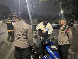 Hadir di Titik Rawan, Kapolsek Bekasi Barat Pimpin Langkah Preventif Razia dan Patroli: Jaga Keamanan, Berikan Rasa Aman kepada Warga
