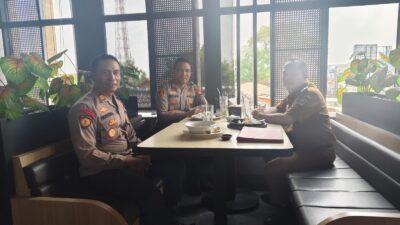 Perkuat Tiga Pilar: Kapolsek Bekasi Barat Sambangi Camat, Tekankan Siskamling & Patroli Bersama Cegah Dini Gangguan Kamtibmas