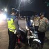 Beri Rasa Aman Masyarakat, Kapolsek Bekasi Barat Pimpin Langsung Patroli & Razia Sasar Titik Rawan