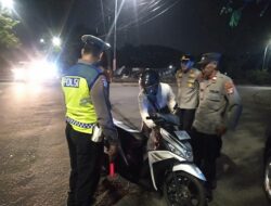 Beri Rasa Aman Masyarakat, Kapolsek Bekasi Barat Pimpin Langsung Patroli & Razia Sasar Titik Rawan