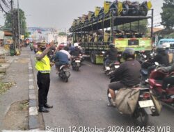 Tekan di Titik Rawan, Polsek Bekasi Barat Hadir di Sela Kesibukan Warga Atasi Kemacetan