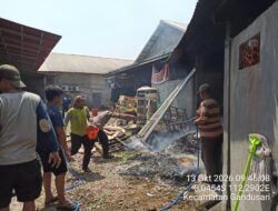 Kebakaran Toko Bangunan 999 di Gandusari Blitar, Kerugian Ditaksir Rp500 Juta