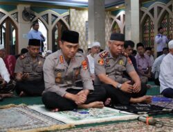 Sholat Jumat Keliling di Jatibening, Kapolres Metro Bekasi Kota Pererat Silaturahmi Polri-Masyarakat
