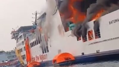KMP Batumandi Terbakar di Dekat Dermaga Merak, Seluruh Penumpang dan Awak Berhasil Dievakuasi